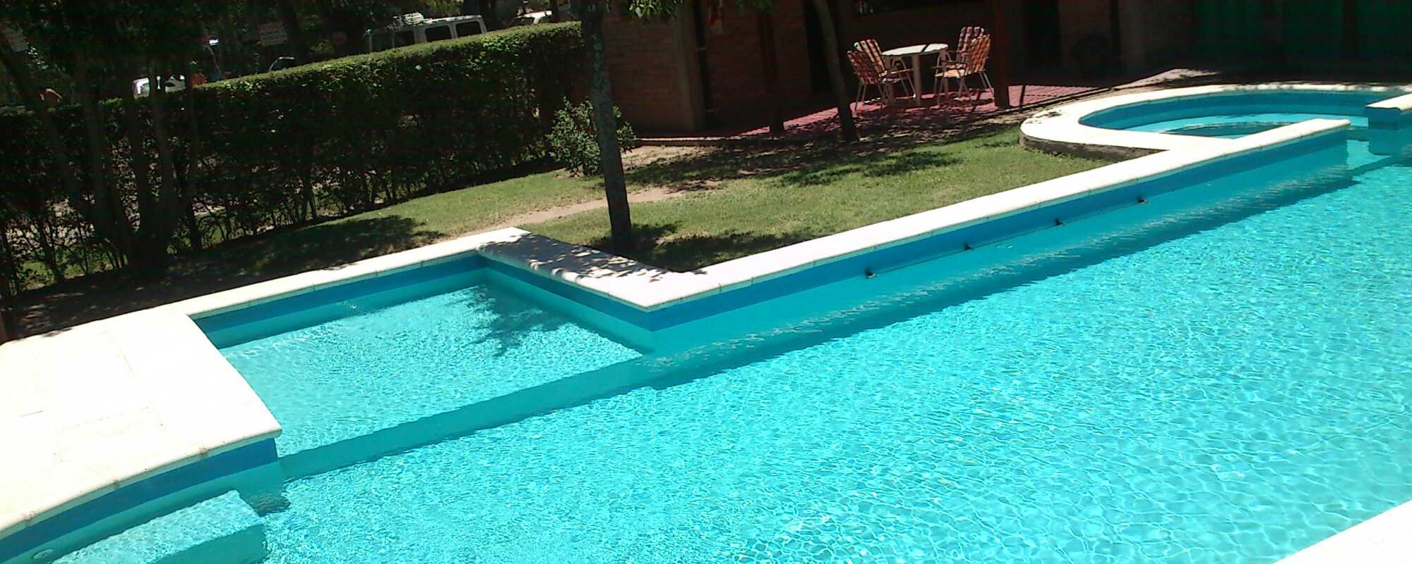 PISCINA CON HIDROMASAJE